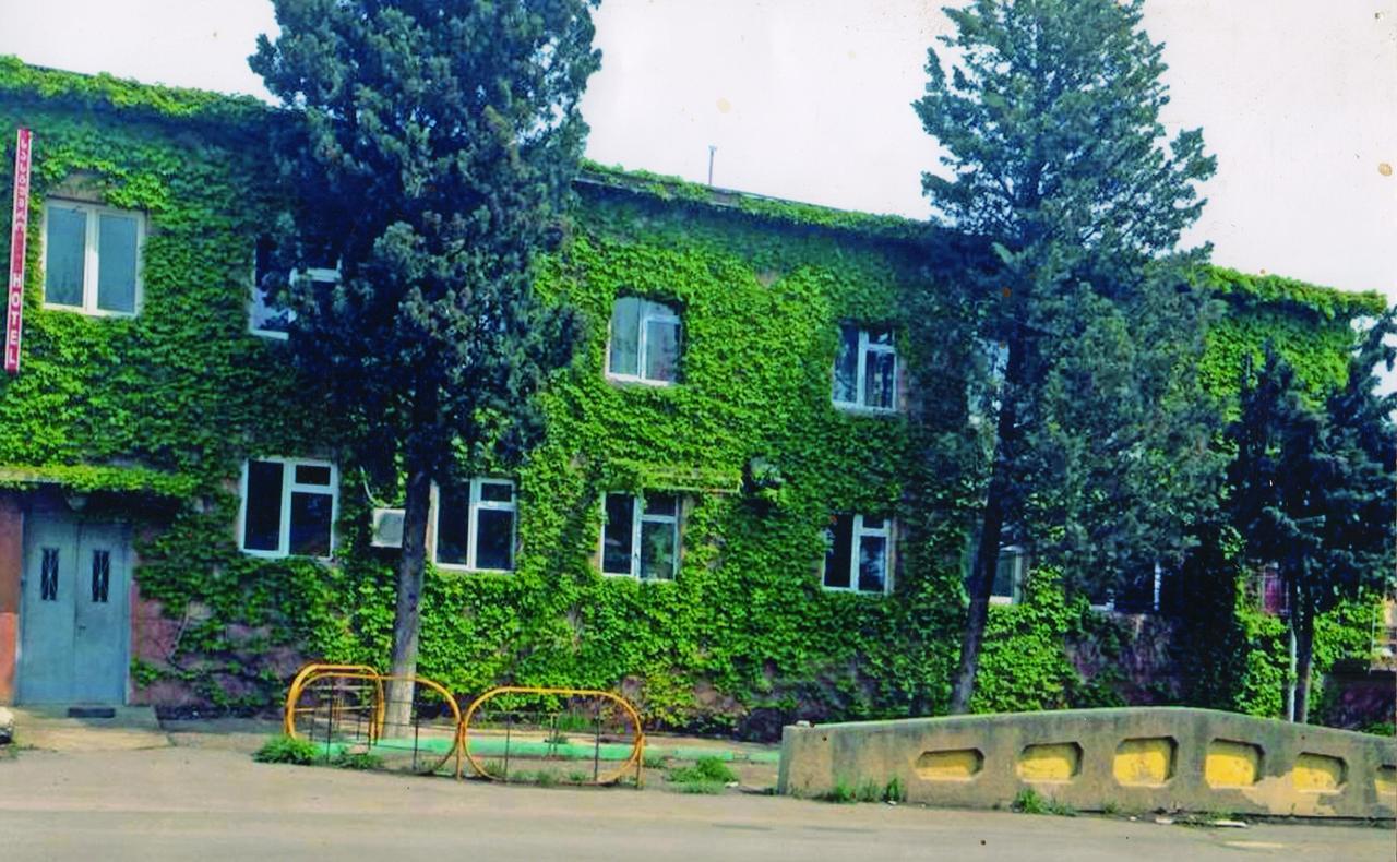Hotel Lilo Near Airport Тбилиси Екстериор снимка